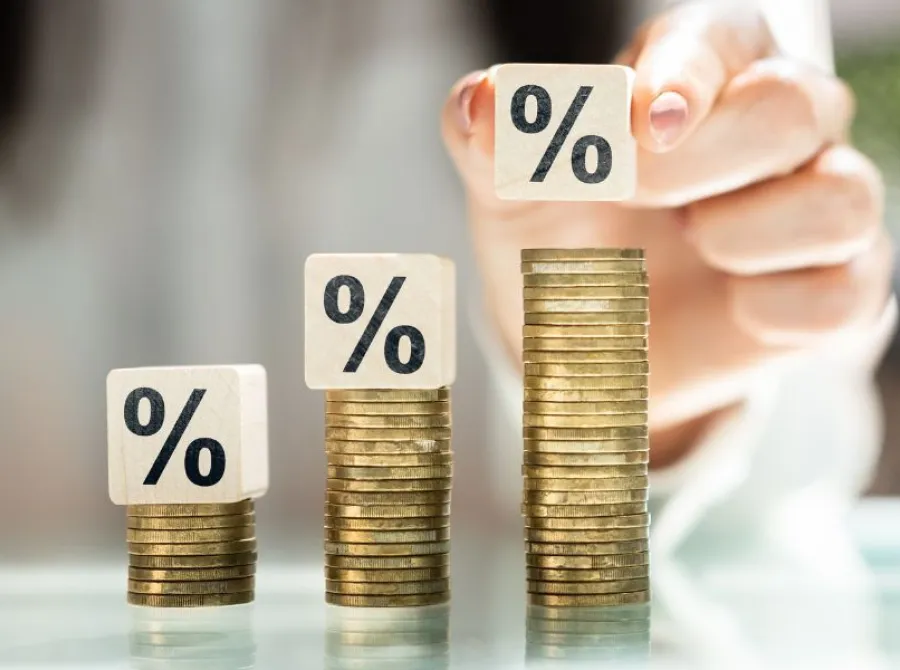 Taxas longas de juros recuam com dólar e após pesquisa eleitoral