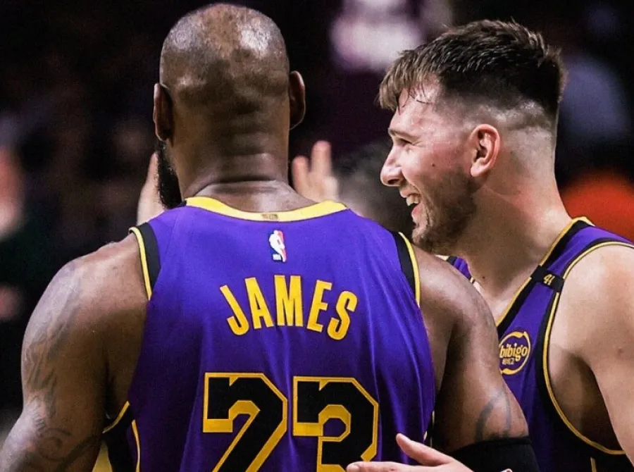 Luka Doncic e LeBron James brilham e comandam vitória dos Lakers sobre os Kings na NBA