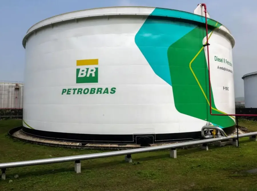 Petrobras tem sua governança e governo respeita a governança da companhia, afirma Silveira