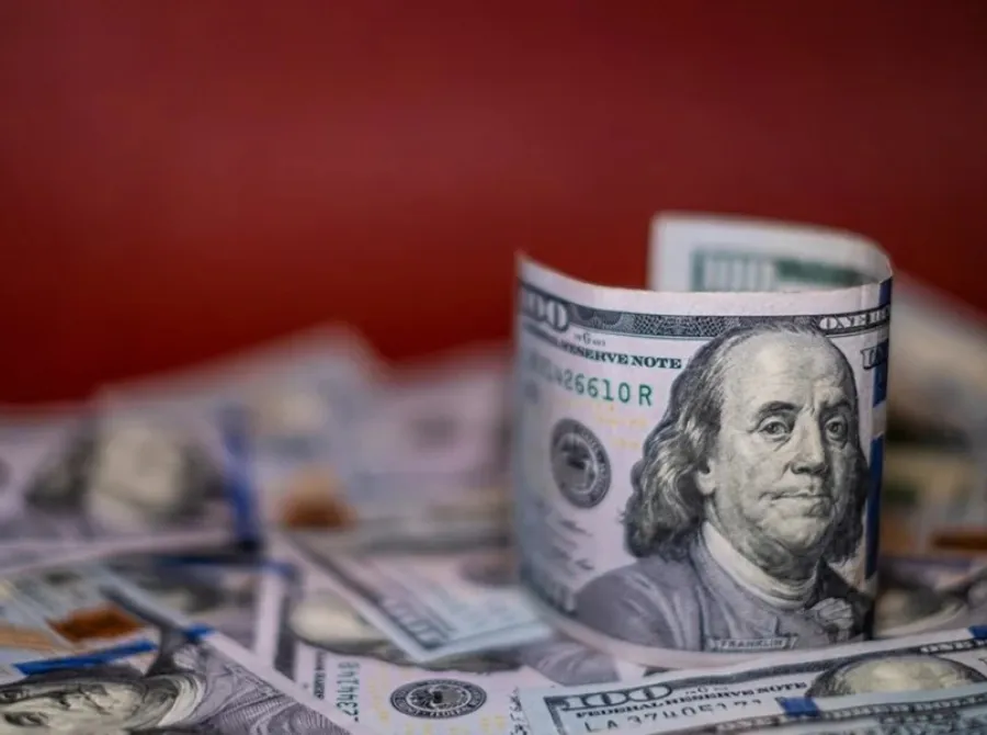 Dólar sobe com petróleo perto de US$ 100 escalando cautela global