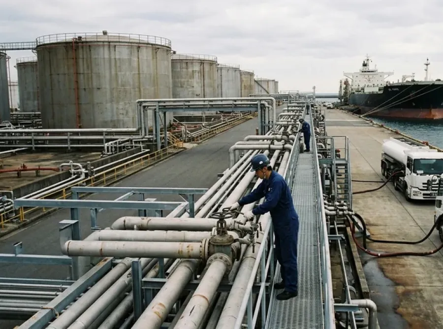 Japão deve liberar mais de 53 milhões de barris de petróleo bruto para refinarias