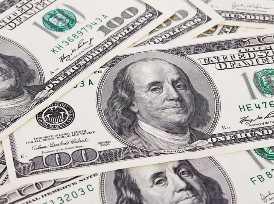 Dólar cai em linha com exterior de olho em guerra e payroll