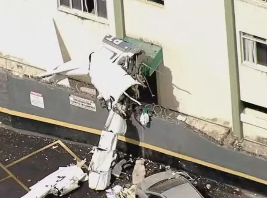 Voo durou apenas 3 minutos e ação rápida dos bombeiros evitou explosão em BH