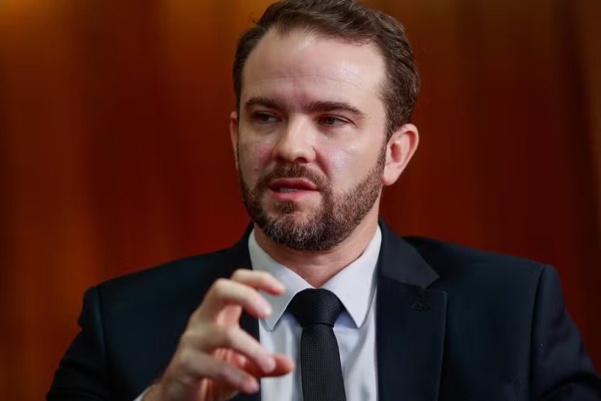 Durigan questiona plano de Flávio e cobra atenção a crescimento e empregos