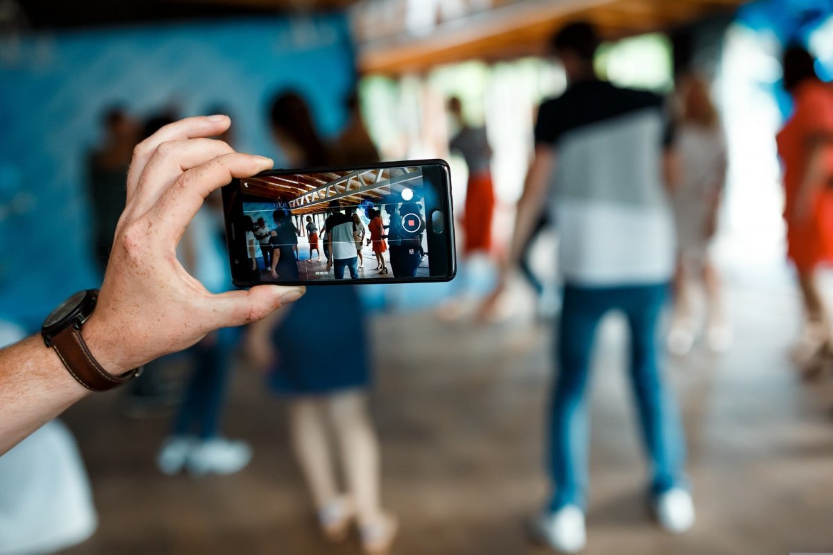 Jovens da Maré transformam celulares em ferramentas de cinema