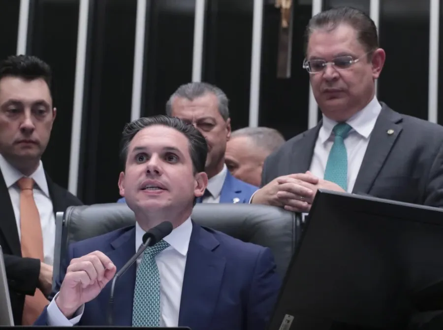 Câmara aprova projeto que reduz penas dos condenados pelo 8/1 e pode beneficiar Bolsonaro