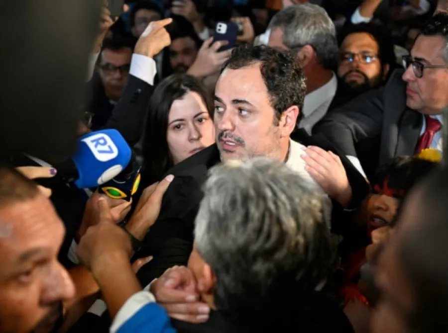 Por 318 votos a 141, Câmara aprova suspensão de mandato de Glauber Braga por 6 meses -