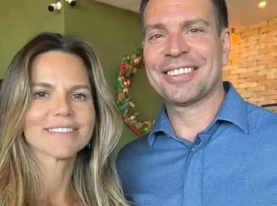 Foragido, Alexandre Ramagem vai dar curso online, anuncia mulher