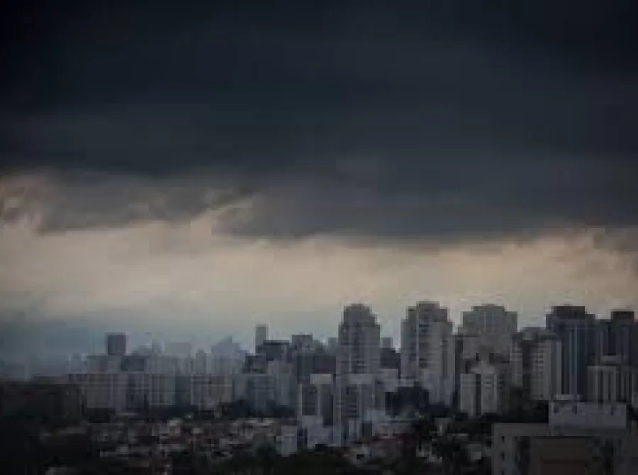 Após morte e transtornos no fim de semana, SP tem previsão de mais chuva nos próximos dias