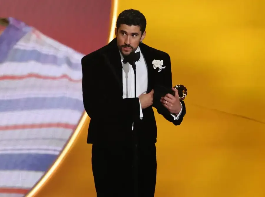 Nos EUA, artistas atacam política migratória em cerimônia do Grammy, e Trump reage