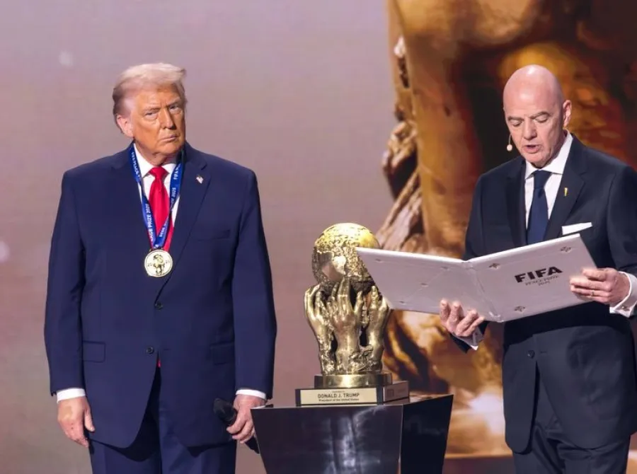 Presidente da Fifa avalia o fim da suspensão à Rússia e diz que Trump mereceu prêmio da paz