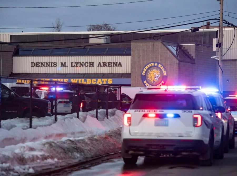 Tiroteio durante jogo de hóquei deixa mortos e feridos em pequena cidade dos EUA