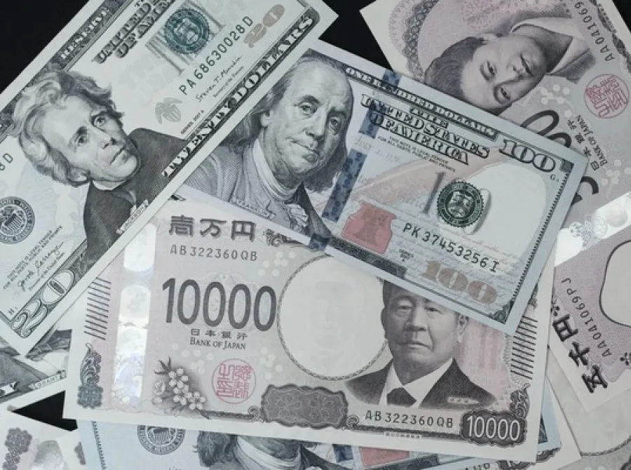 Japão provavelmente fez forte intervenção cambial na quinta-feira