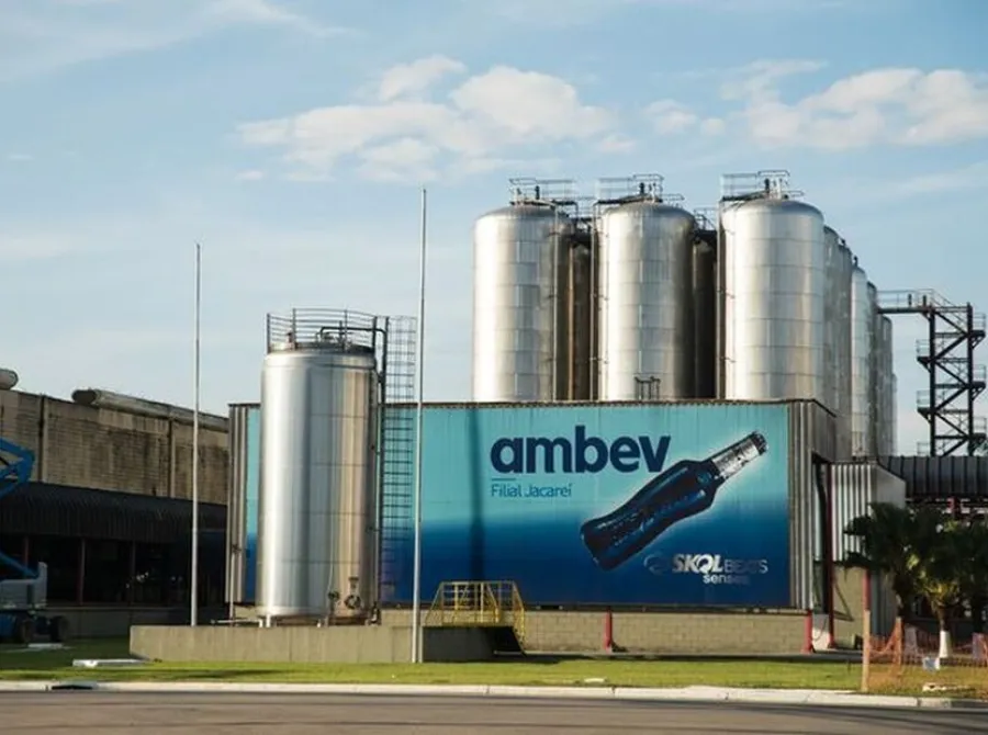 Lucro líquido ajustado da Ambev soma R$ 3,8 bilhões no 1º trimestre, alta anual de 0,3%