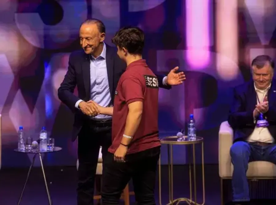 'Precisamos criar nossas oportunidades', diz campeão mundial de robótica aos 16 anos