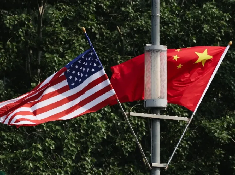 Especialistas mostram como rivalidade entre EUA e China tem impulsionado transição energética