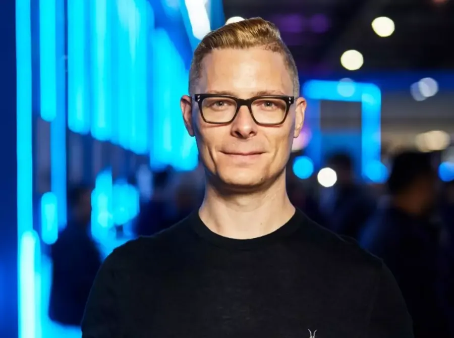 Como empresas devem se adaptar à IA para lucrarem mais? Futurista Ian Beacraft responde no SPIW
