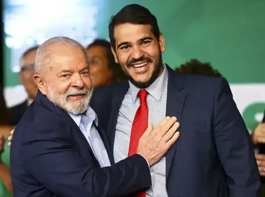 Lula diz a aliados que vai insistir na indicação de Messias para o Supremo