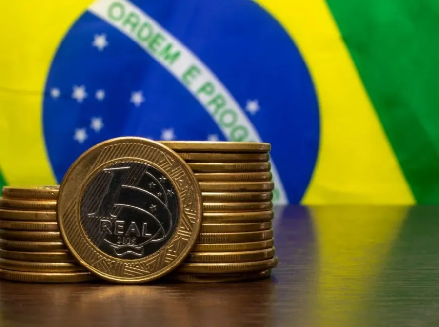 Tarifaço de 25% sobre produtos brasileiros entra em vigor; governo ainda estuda resposta