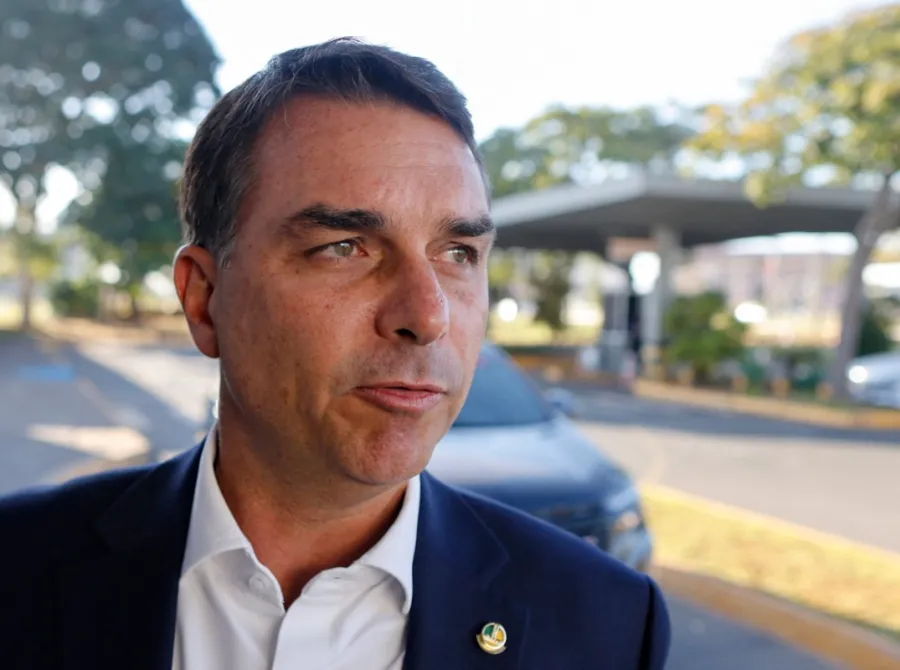 Flávio Bolsonaro lidera 2º turno no ES, aponta pesquisa RealTime/Big Data