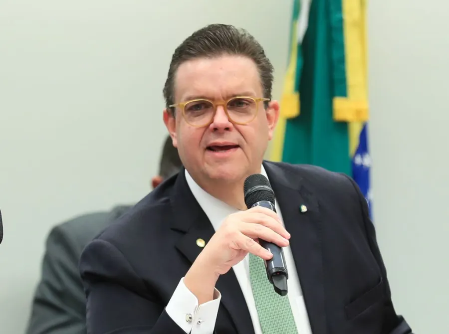 Ministro da Previdência diz ser contra reforma do setor e fala em zerar fila do INSS