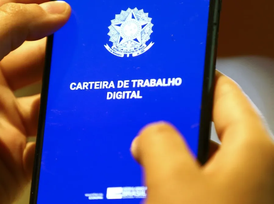 Taxa de desemprego fica em 5,8% no trimestre encerrado em abril, afirma IBGE