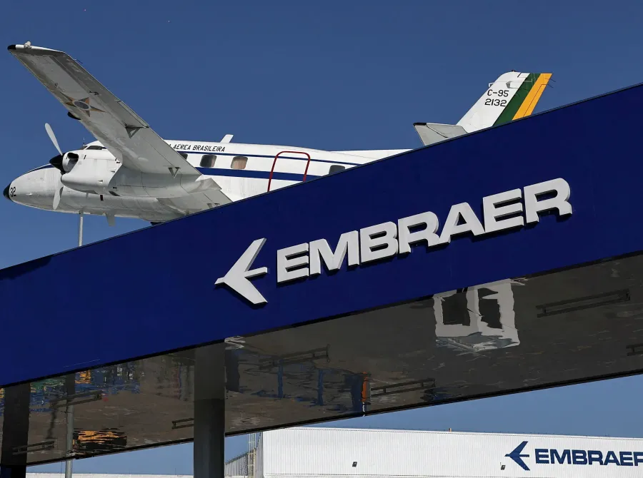 EUA determinam inspeções em jatos Embraer Phenom 300 após problema em testes
