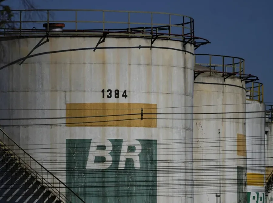 Petrobras reduz QAV em 14,2% a partir desta segunda e mantém parcelamento em junho