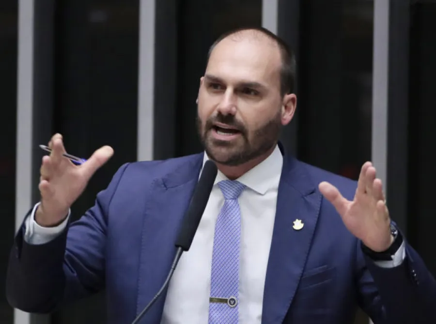 Primeira Turma do STF julga Eduardo Bolsonaro nesta terça (16) e ex-deputado deve ser condenado