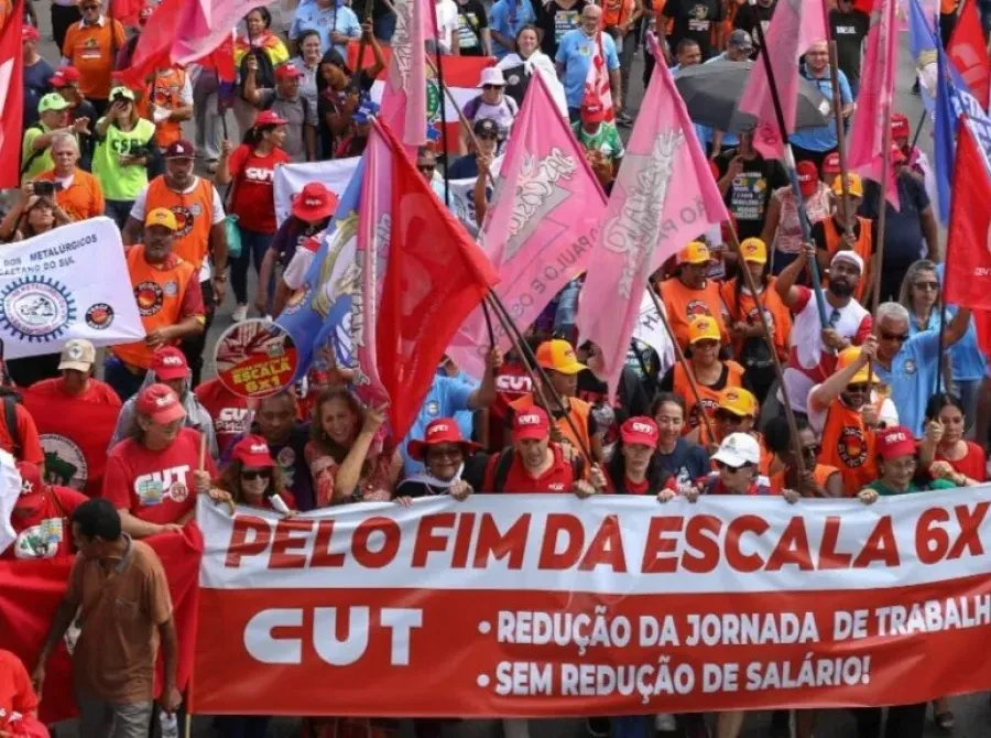 Governo avalia retirar urgência da PEC que propõe o fim da escala 6x1
