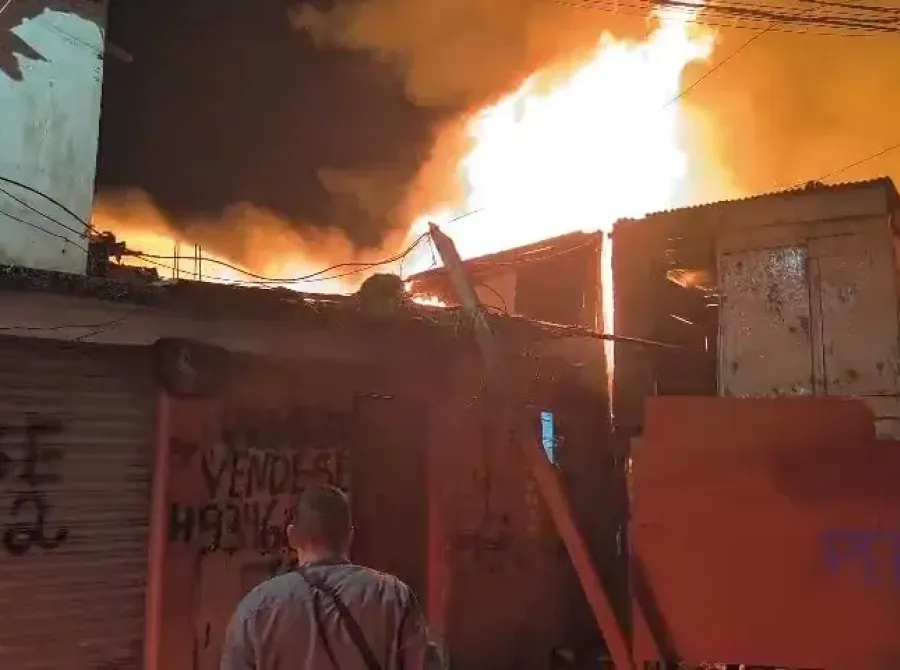 Incêndio atinge casas em Paraisópolis, na zona sul de São Paulo