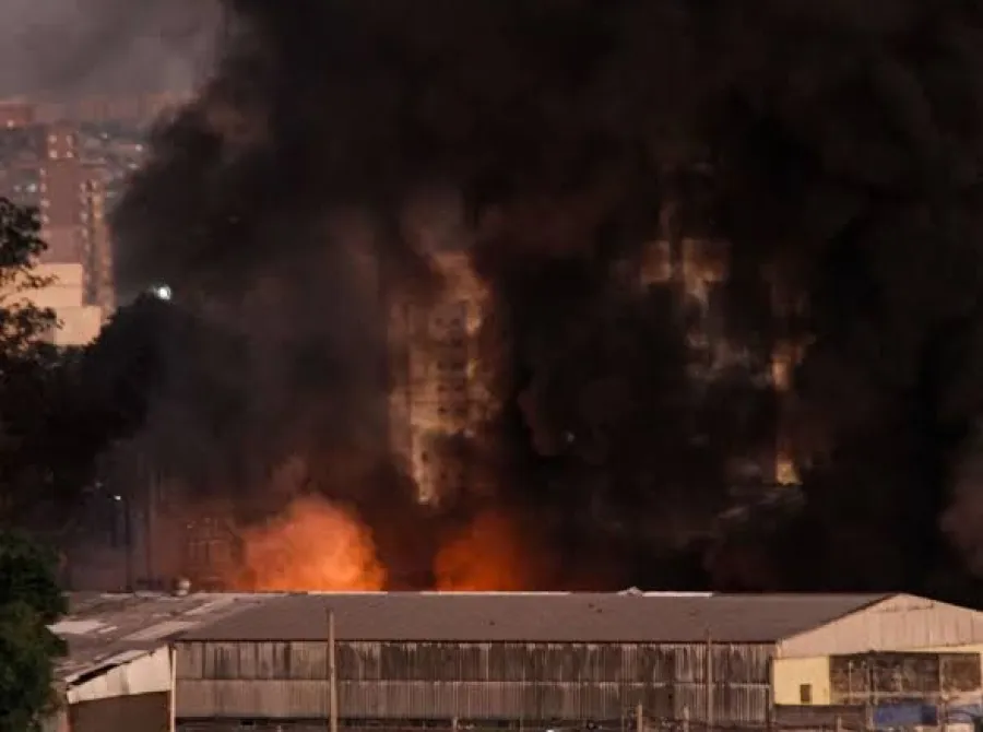 Incêndio de grandes proporções atinge galpões de autopeças na Lapa, zona oeste de SP