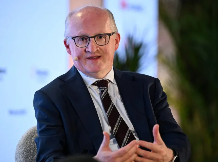 Economista-chefe do BCE diz que inflação pode ficar acima da meta de 2% até 2027