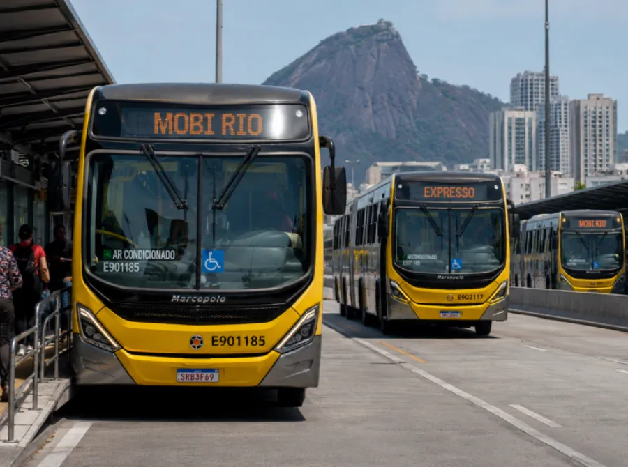 Greve dos rodoviários entra no segundo dia no Rio à espera de audiência no TRT