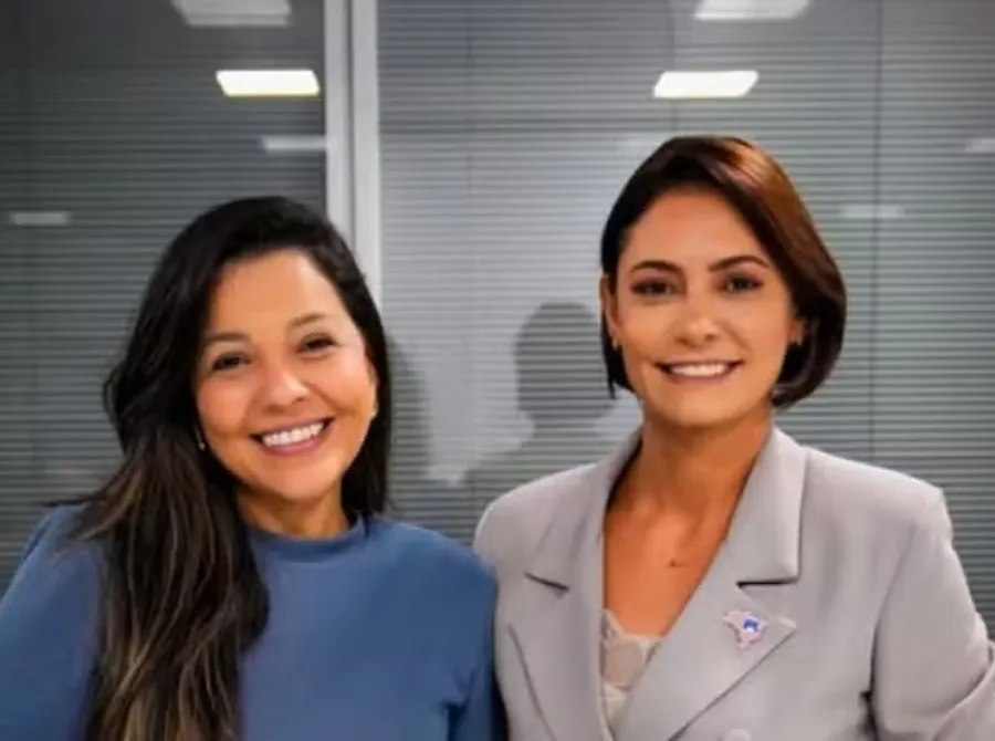 CE: líder do PL diz que Priscila Costa perdeu 'momento prudente' em crise com Michelle e Flávio