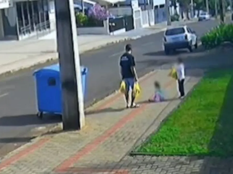 Pai que chutou filha de 3 anos no Paraná é suspeito de ter agredido o enteado, de 5 anos