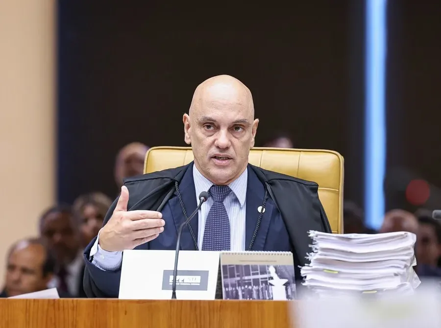 Moraes determina que PGR se manifeste sobre pedido da Receita de laudos das joias de Bolsonaro