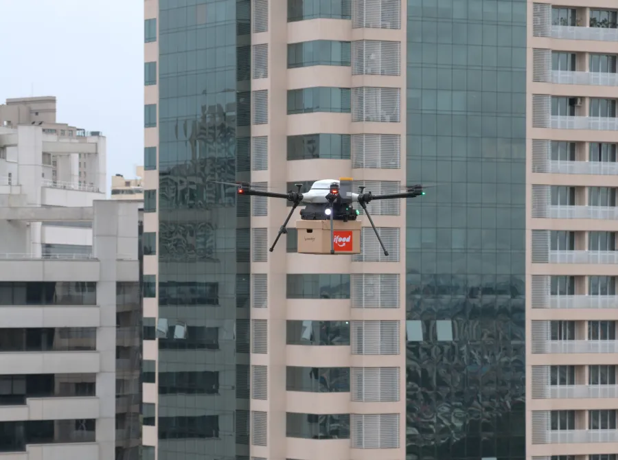 iFood inicia entregas por drone em São Paulo e reduz trajeto aéreo para cinco minutos em Alphaville