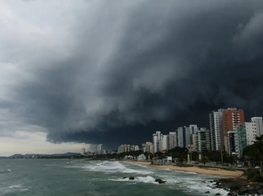 Onda de frio derruba temperaturas em SP — Avenida Paulista registrou mínima de 10°C ontem