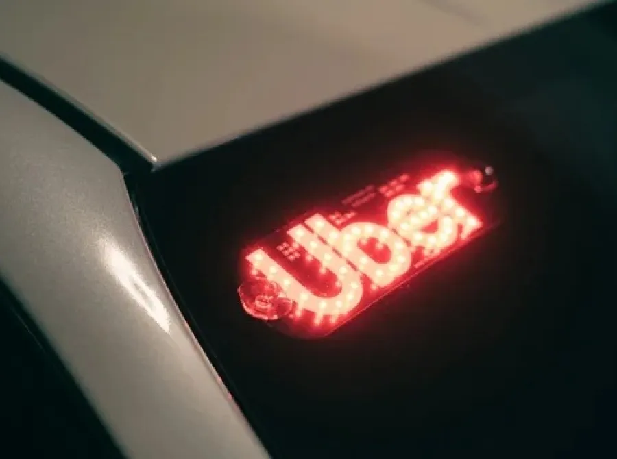 Uber fixa em R$ 4,98 o preço de corridas de moto de até 3 km em 38 cidades