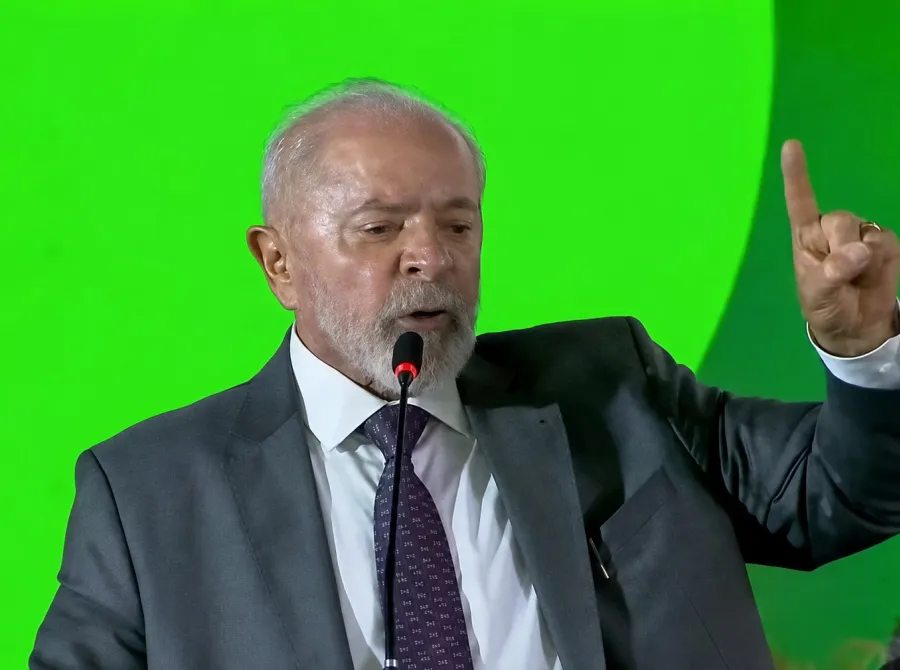 Lula recebe governadores do PI, da BA e do CE no Alvorada