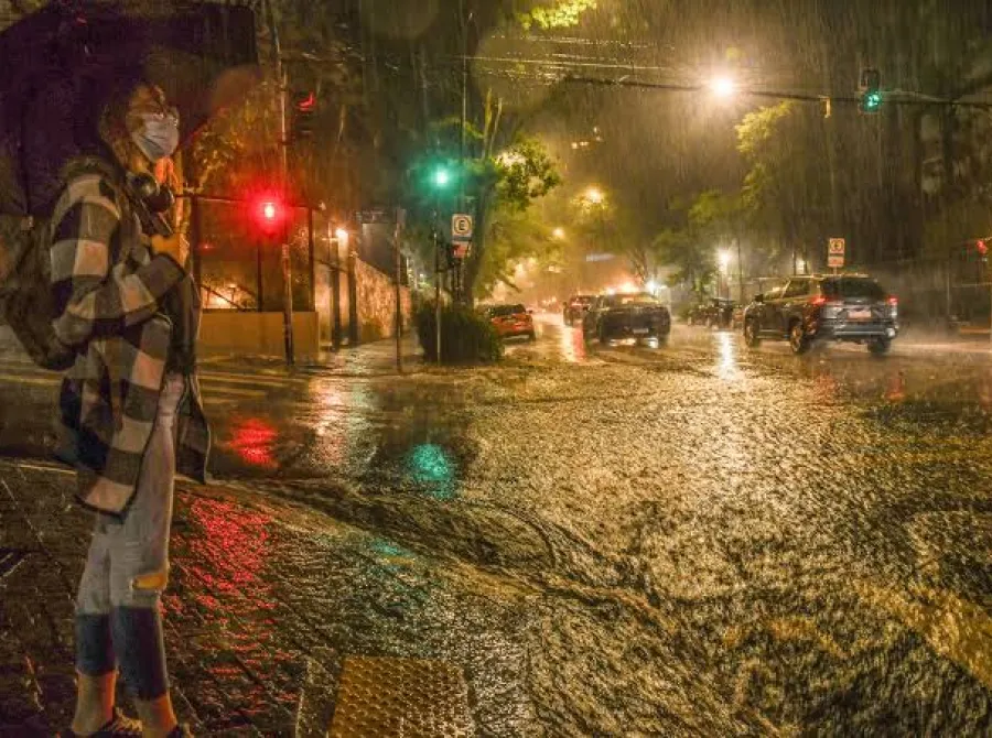 Após mais uma madrugada chuvosa, SP tem alerta para tempestades nesta sexta; veja a previsão