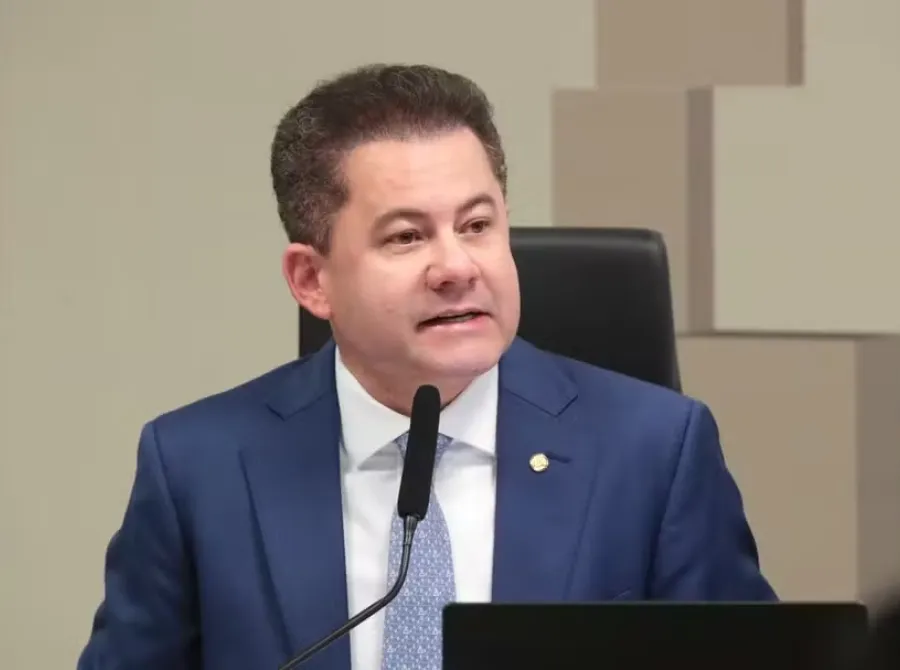 PF mira Cezinha de Madureira em operação sobre tráfico de influência