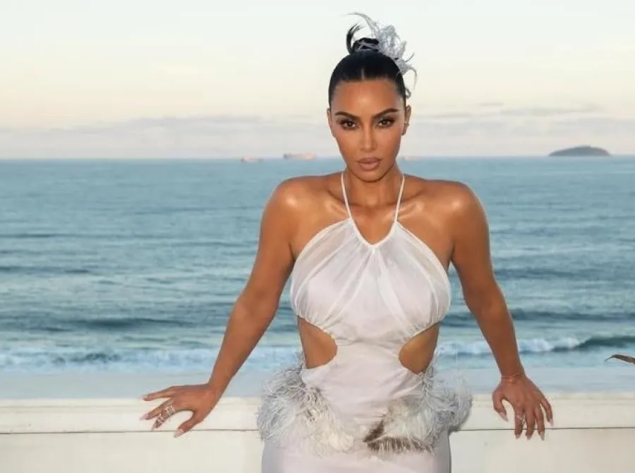 Kim Kardashian recebe indenização simbólica de 1 euro por assalto em Paris