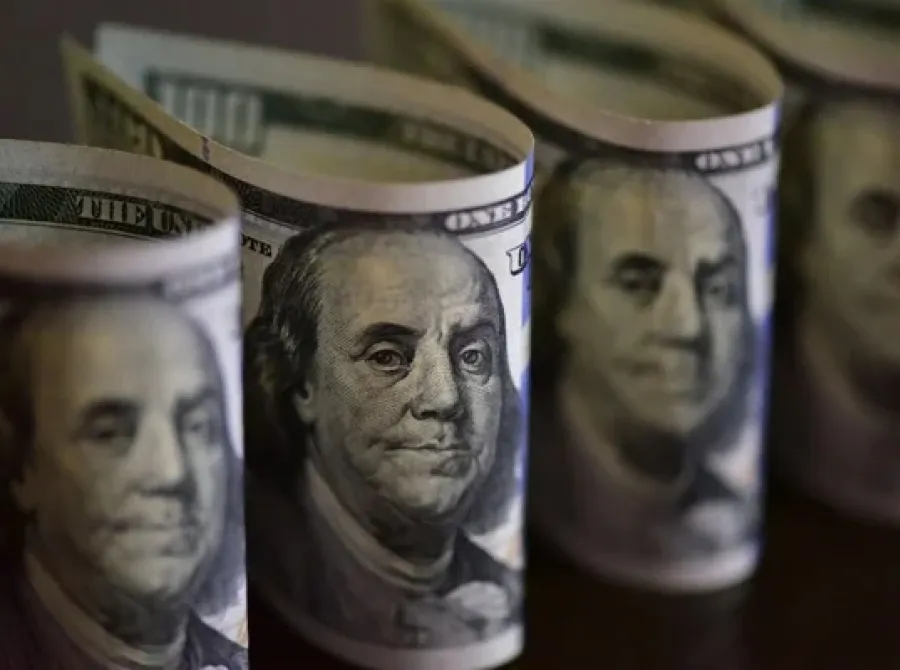 Dólar cai e Bolsa fecha em alta