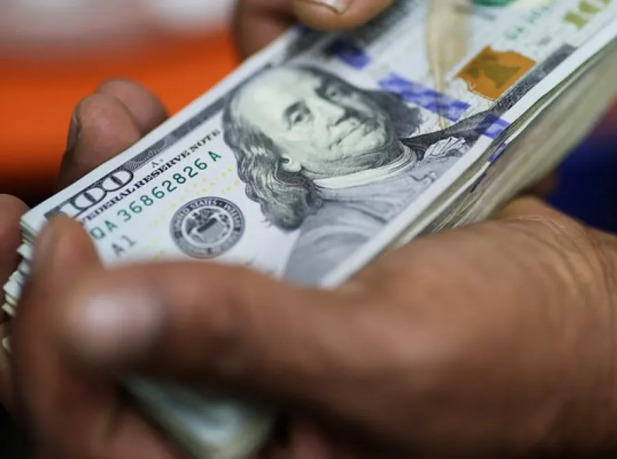 Ibovespa cai 0,99% e dólar fecha a R$ 5,193