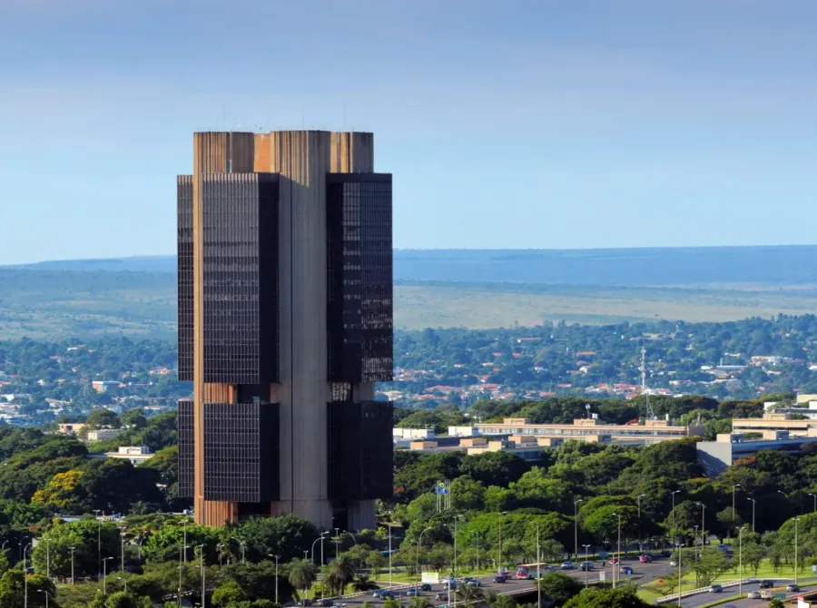 Banco Central vê risco elevado de inflação acima do teto da meta em 2026