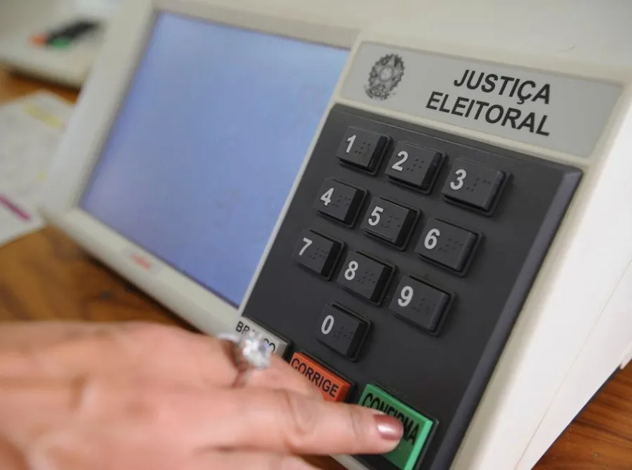 Ibovespa cai pelo 4º pregão seguido com cautela no exterior e eleições