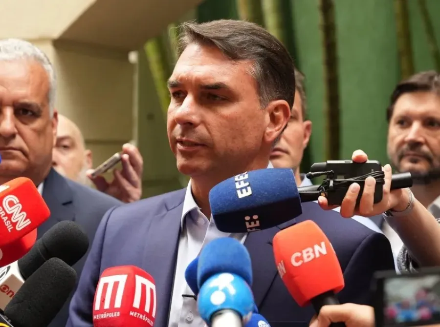 Flávio Bolsonaro volta a defender mudanças na Reforma Tributária, mas não cita quais
