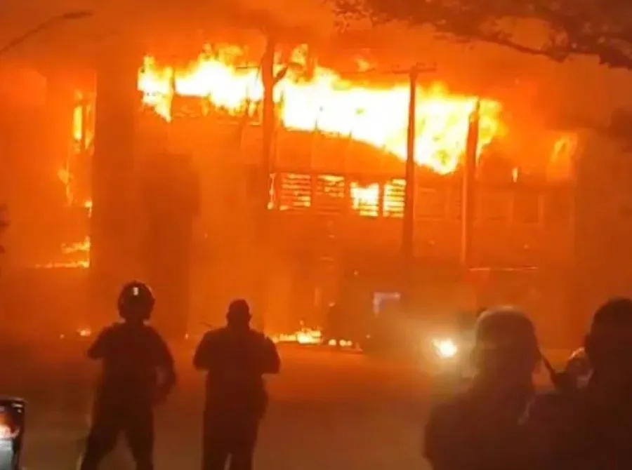 Registros mostram prédio da UFPE tomado por chamas durante incêndio de grandes proporções